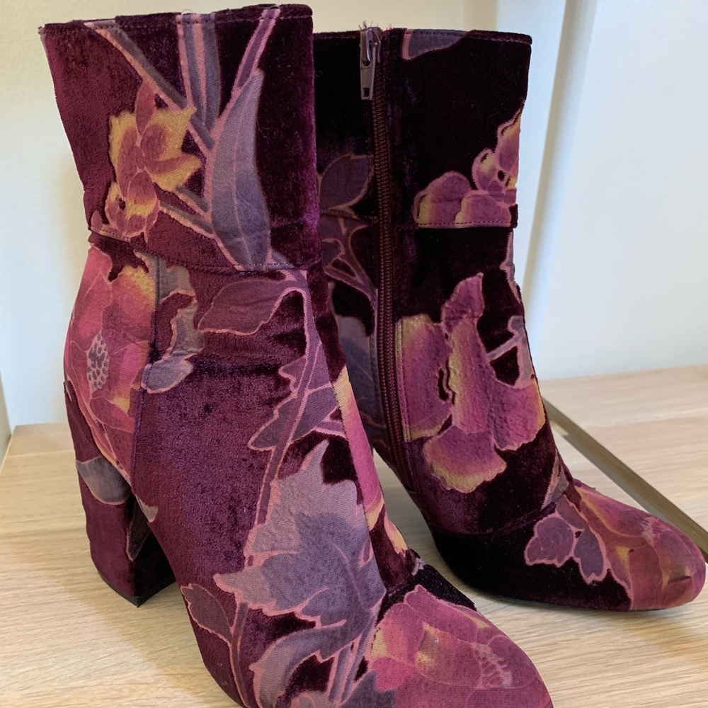 Textured velvet and fabric Steve Madden Booties.